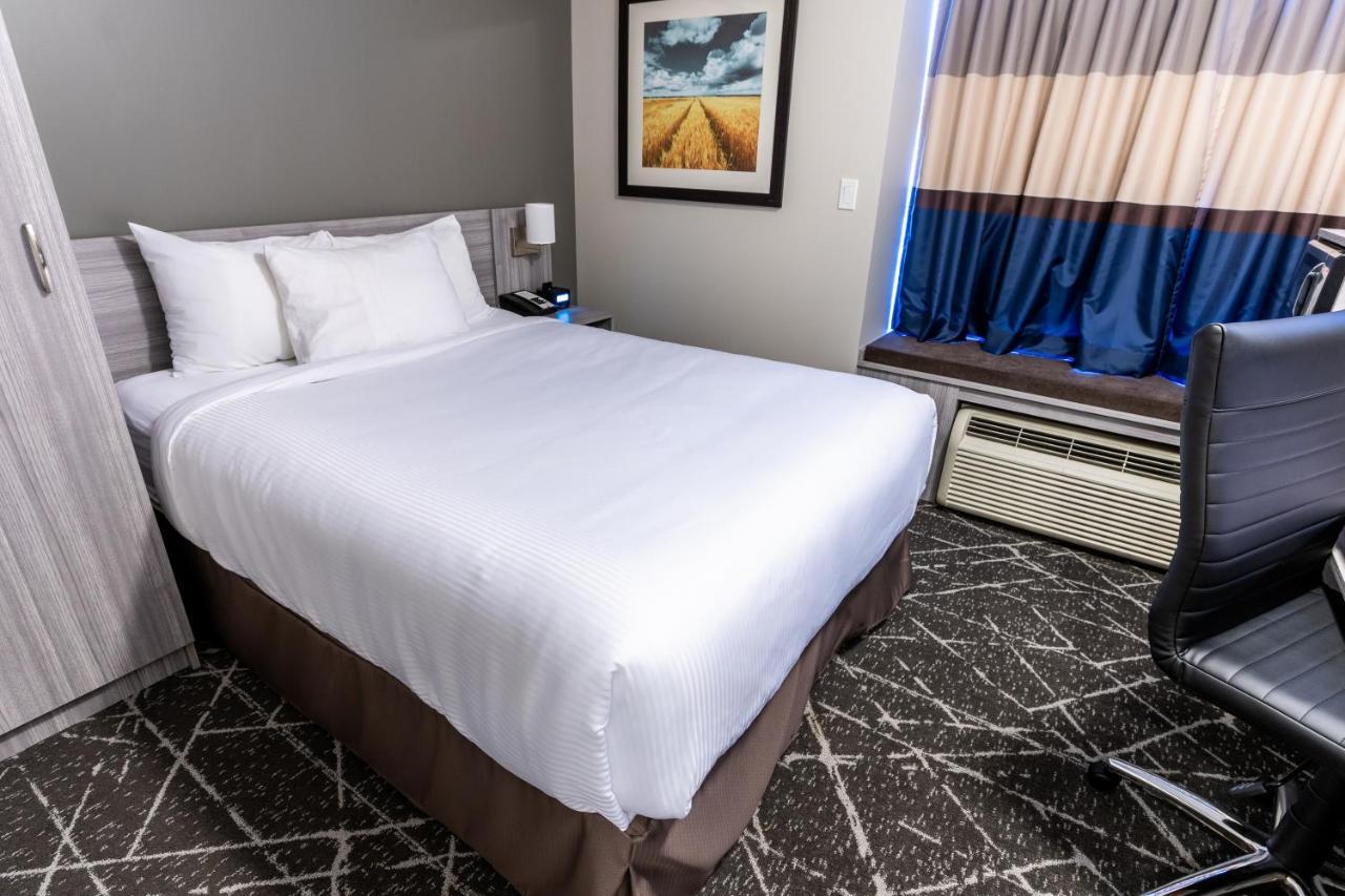 Microtel Inn & Suites By Wyndham Lloydminster Dış mekan fotoğraf