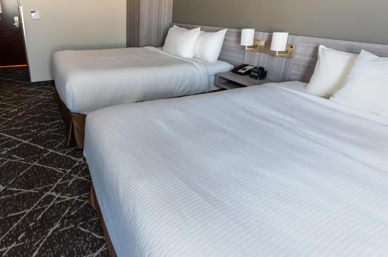 Microtel Inn & Suites By Wyndham Lloydminster Dış mekan fotoğraf
