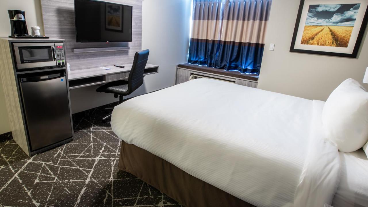 Microtel Inn & Suites By Wyndham Lloydminster Dış mekan fotoğraf