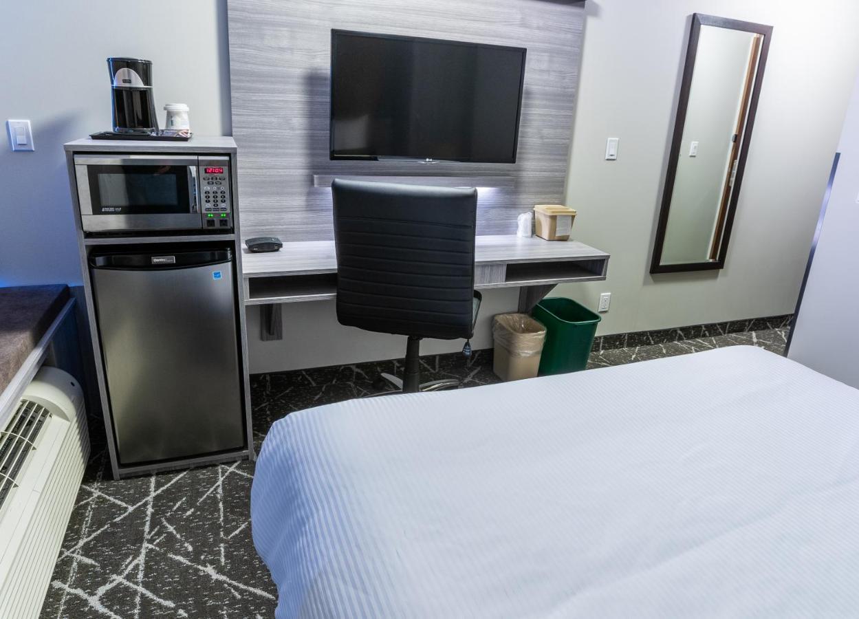 Microtel Inn & Suites By Wyndham Lloydminster Dış mekan fotoğraf