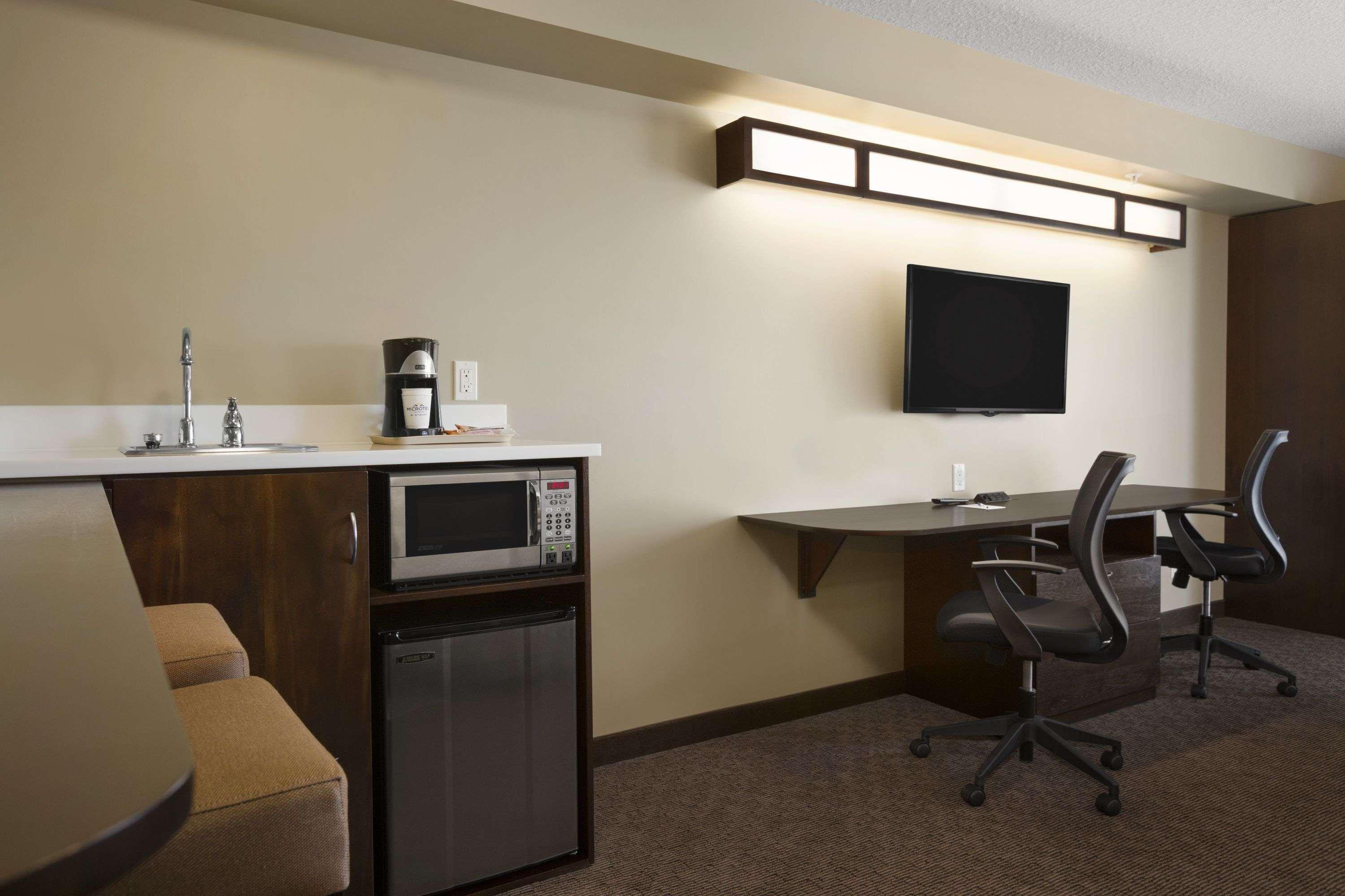 Microtel Inn & Suites By Wyndham Lloydminster Dış mekan fotoğraf