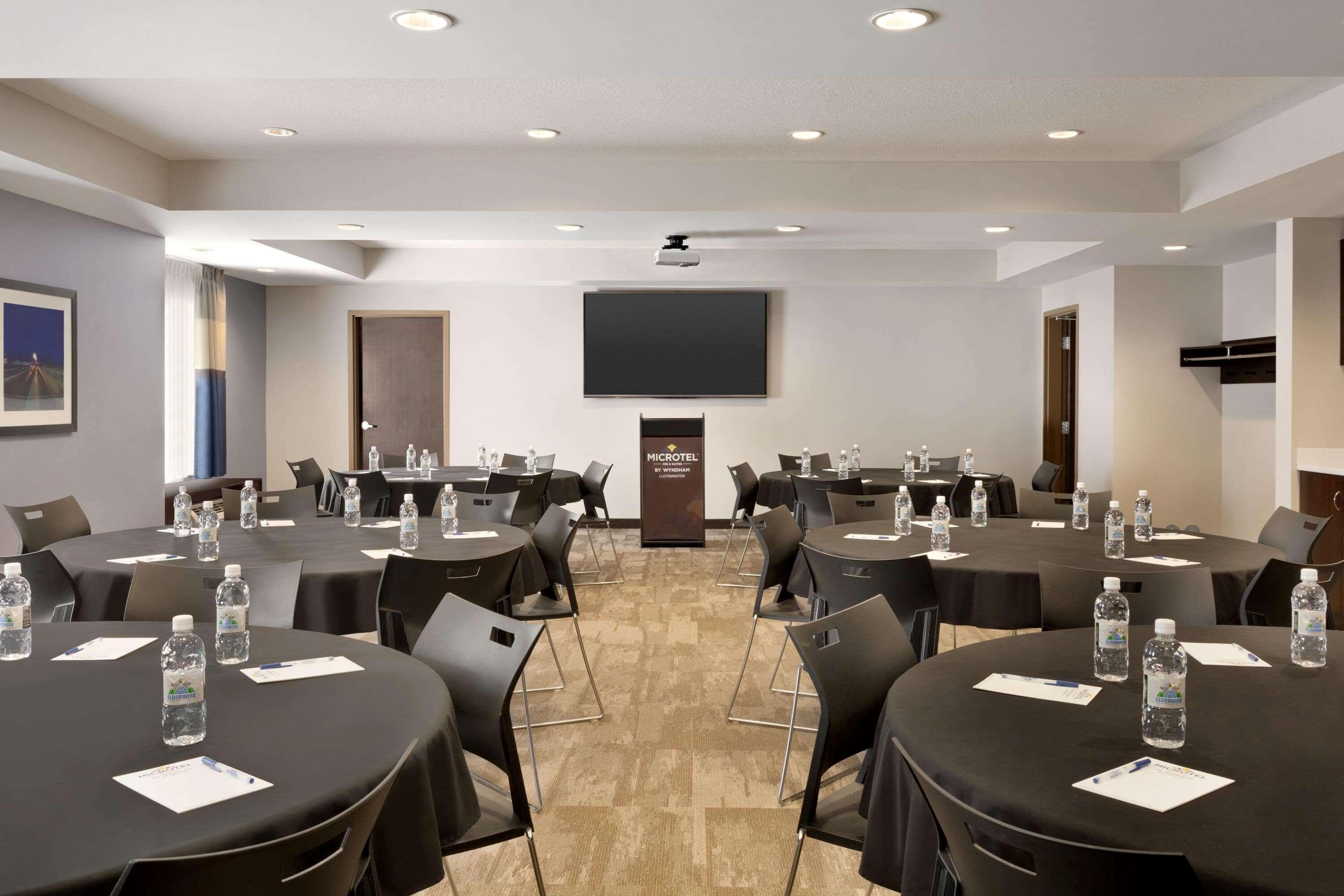 Microtel Inn & Suites By Wyndham Lloydminster Dış mekan fotoğraf
