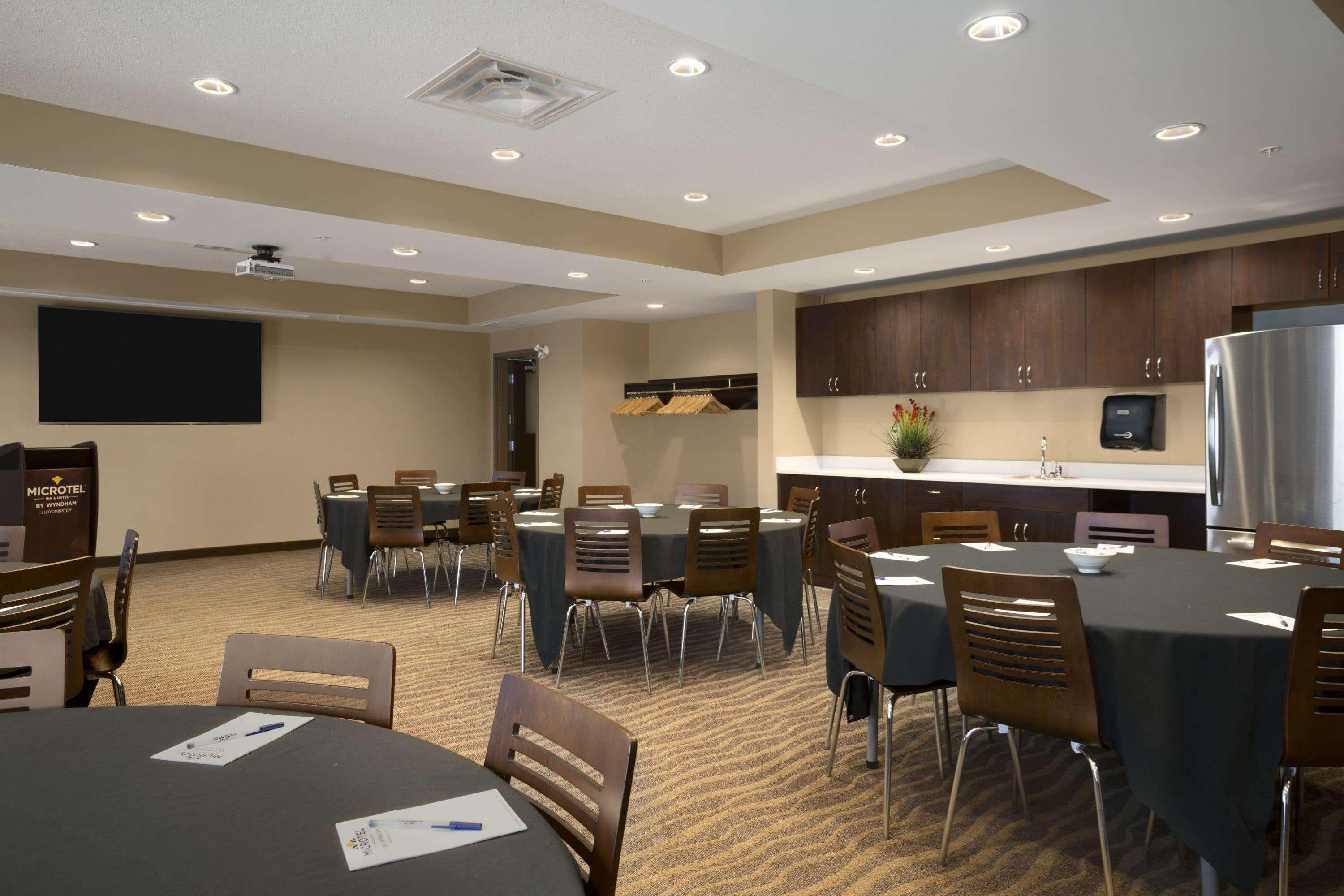 Microtel Inn & Suites By Wyndham Lloydminster Dış mekan fotoğraf