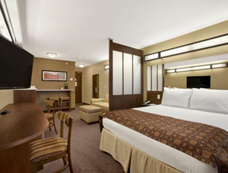 Microtel Inn & Suites By Wyndham Lloydminster Dış mekan fotoğraf