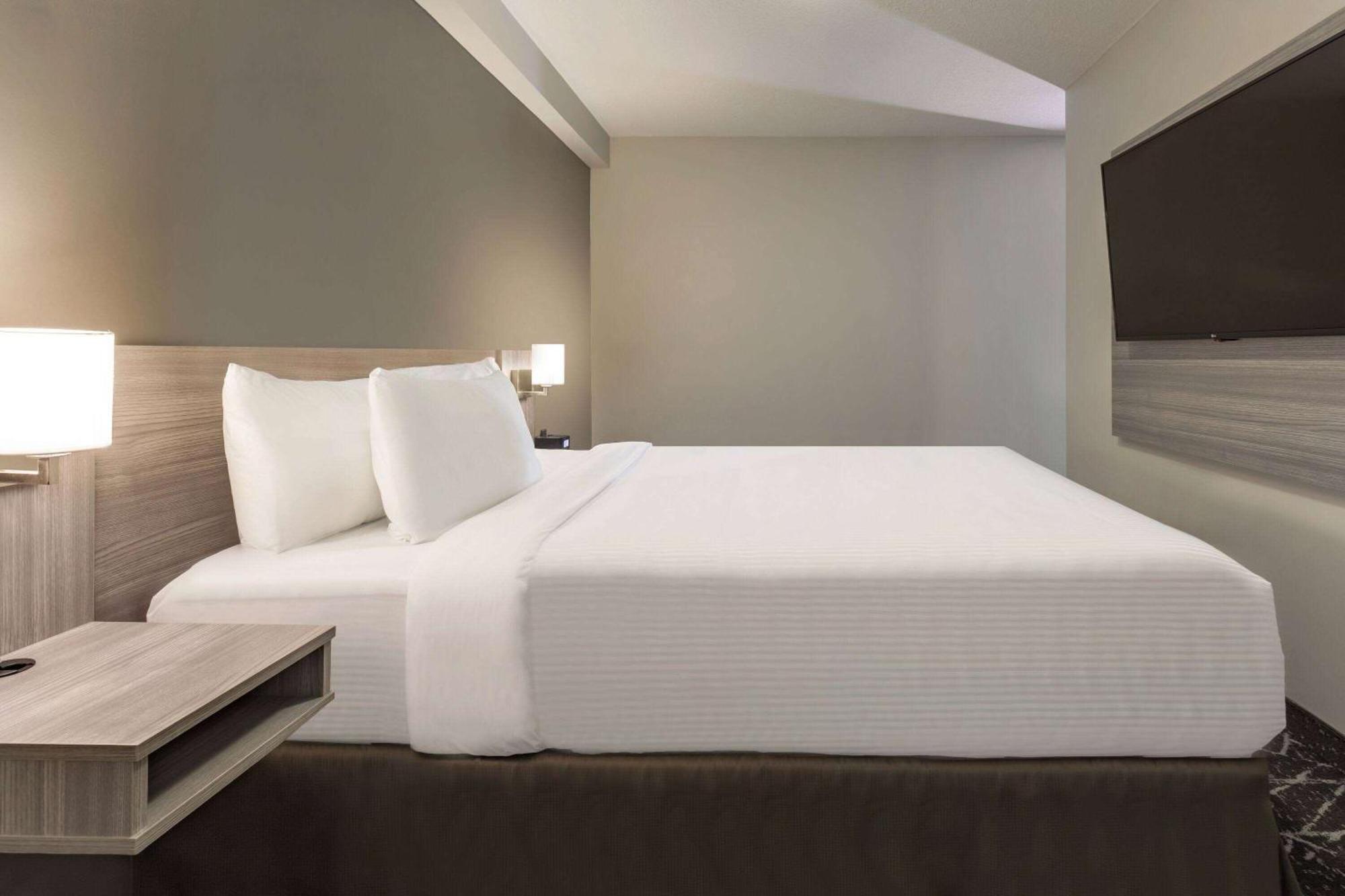 Microtel Inn & Suites By Wyndham Lloydminster Dış mekan fotoğraf